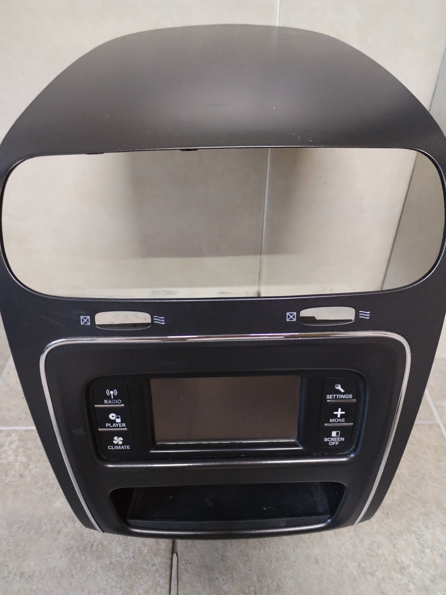 Autoestereo con Moldura Dodge Journey 2014 – Pieza Original Descontinuada