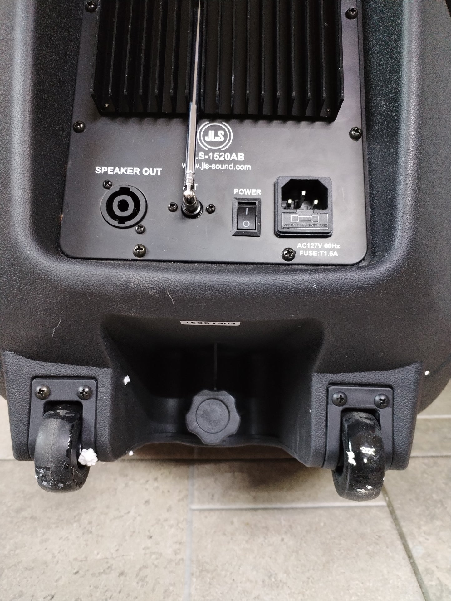 Bocina Amplificada JLS 1520AB – Equipo de Audio Rezagado