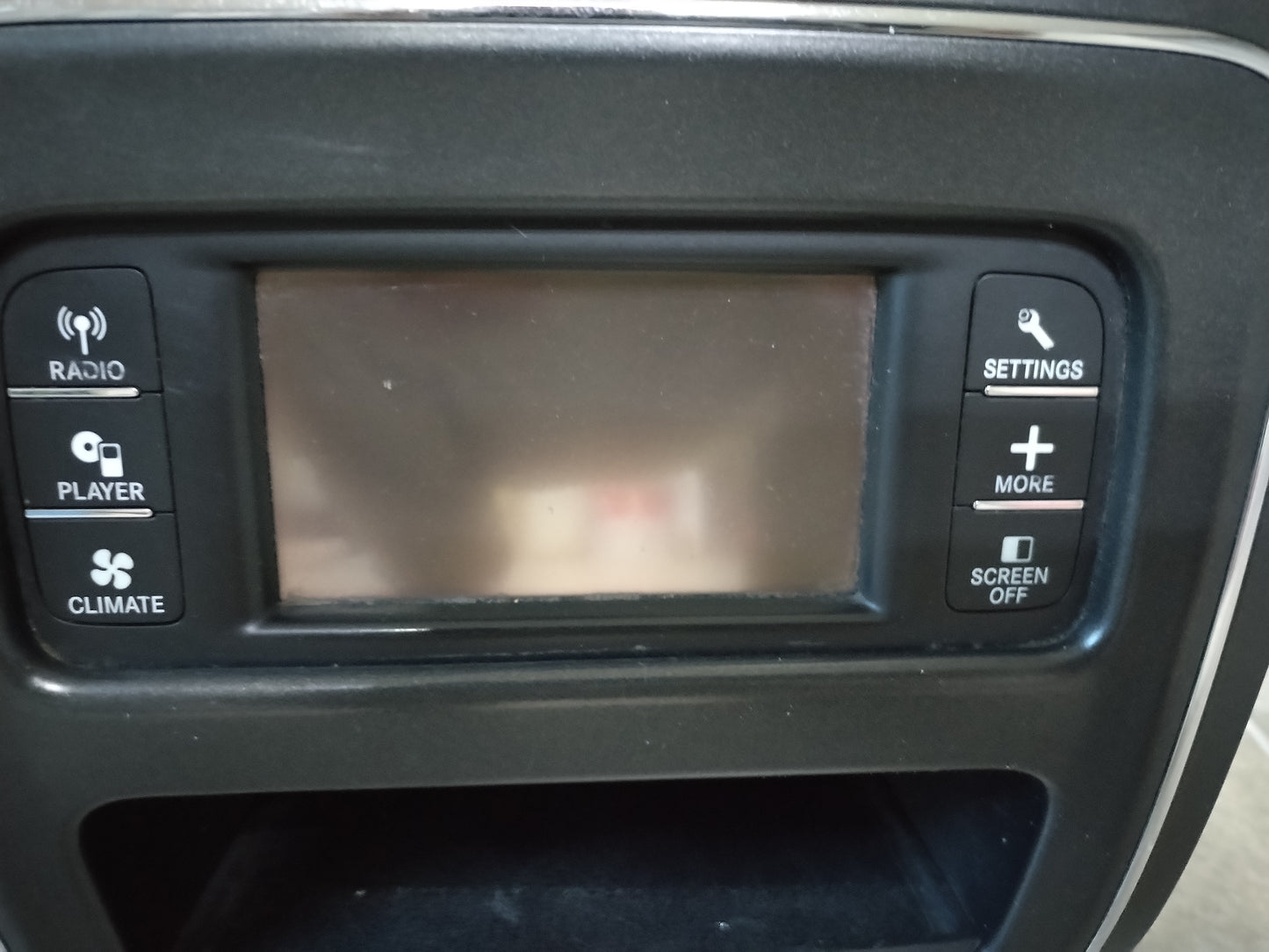 Autoestereo con Moldura Dodge Journey 2014 – Pieza Original Descontinuada