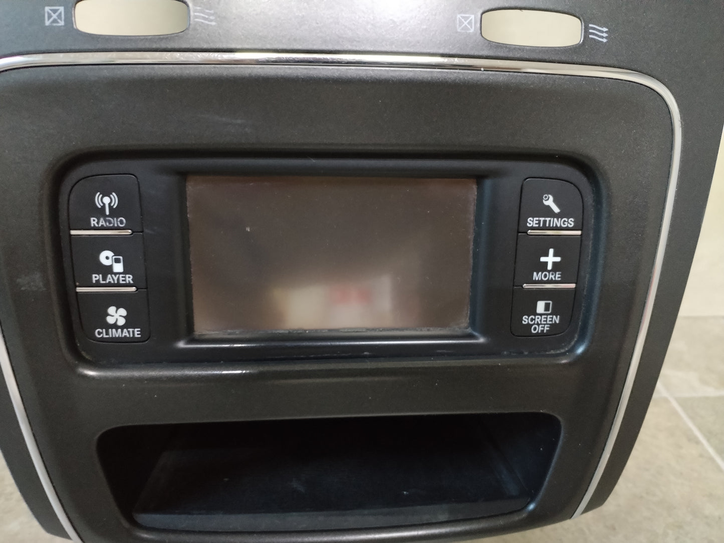 Autoestereo con Moldura Dodge Journey 2014 – Pieza Original Descontinuada